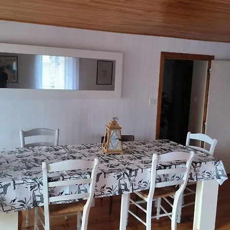 De Location De Vacance - St-flour - 6-8 Personnes Dans Le Cantal Saint-Flour (Cantal)