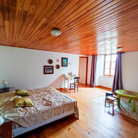 Lägenhet De Location De Vacance - St-flour - 6-8 Personnes Dans Le Cantal